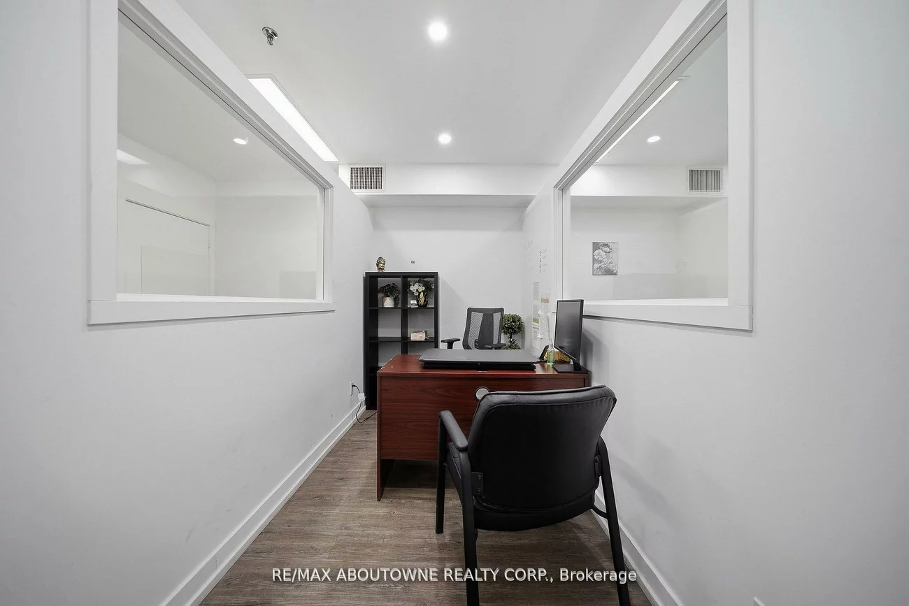775, Pacific, 1014 - QE Queen Elizabeth, Oakville