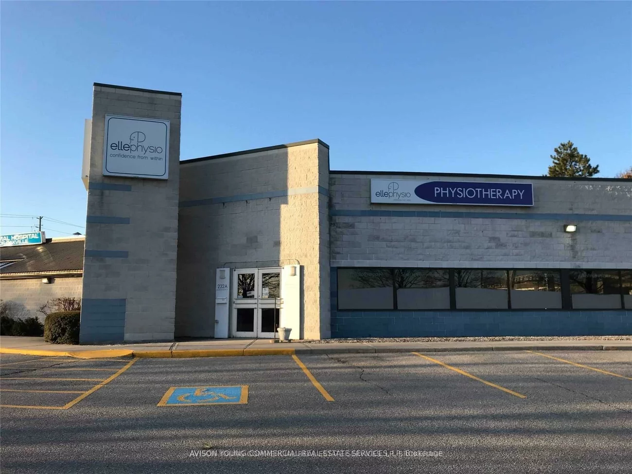 232, South Service, 1014 - QE Queen Elizabeth, Oakville