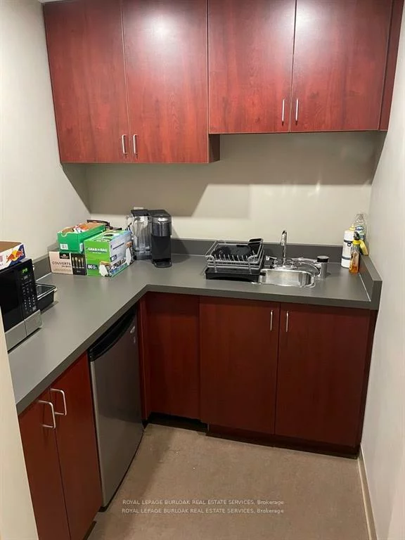 2076, Speers, 1014 - QE Queen Elizabeth, Oakville