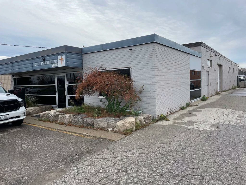 2076, Speers, 1014 - QE Queen Elizabeth, Oakville