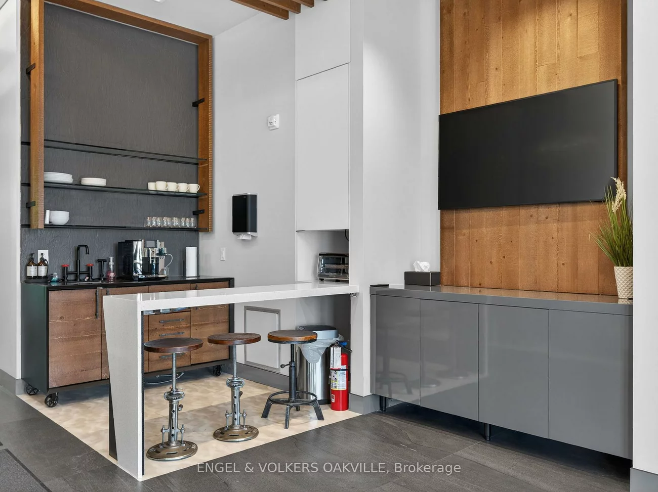418, Iroquois Shore, 1014 - QE Queen Elizabeth, Oakville