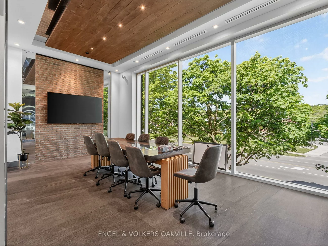 418, Iroquois Shore, 1014 - QE Queen Elizabeth, Oakville