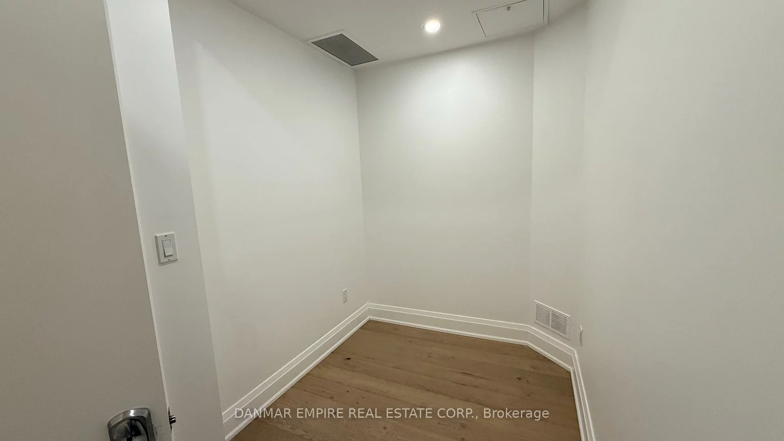 2380, Bristol, 1021 - WP Winston Park, Oakville