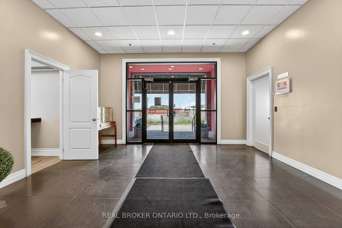482, S Service, 1014 - QE Queen Elizabeth, Oakville