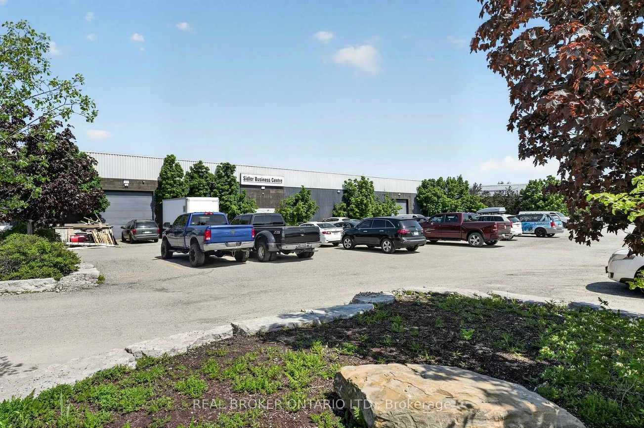 482, S Service, 1014 - QE Queen Elizabeth, Oakville