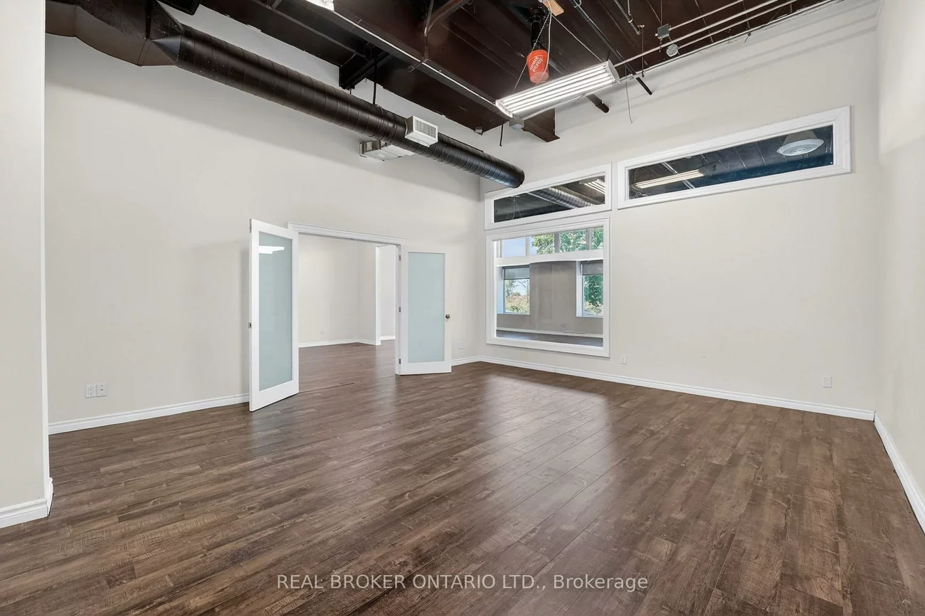 482, S Service, 1014 - QE Queen Elizabeth, Oakville