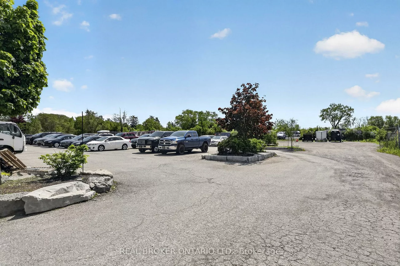 482, S Service, 1014 - QE Queen Elizabeth, Oakville