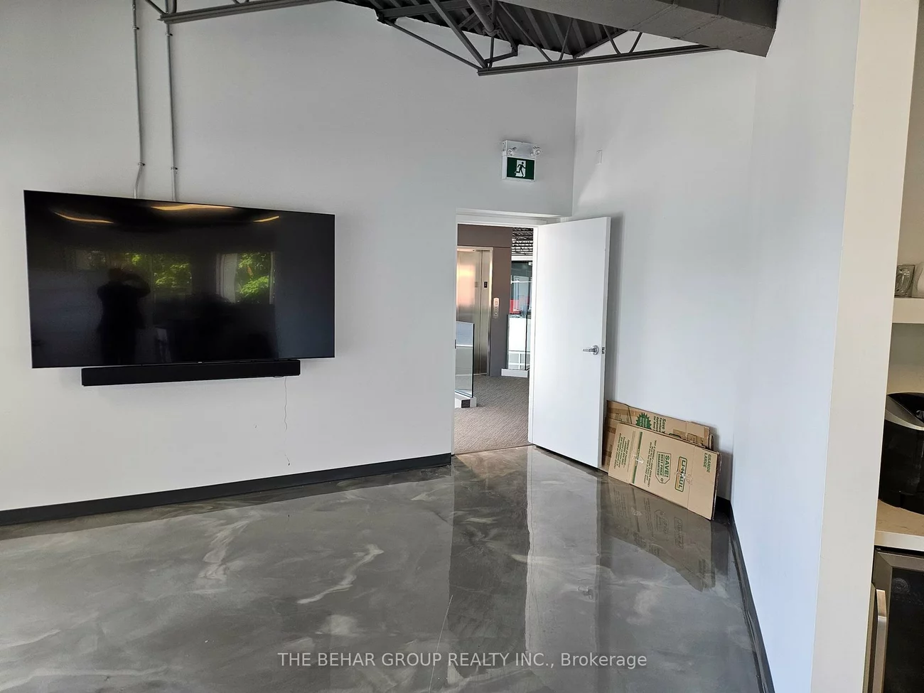 1141, South Service, 1014 - QE Queen Elizabeth, Oakville
