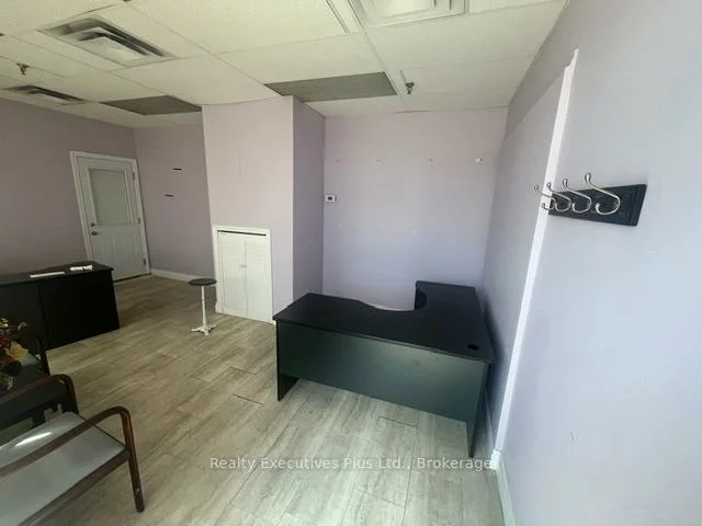 1428, Speers, 1014 - QE Queen Elizabeth, Oakville