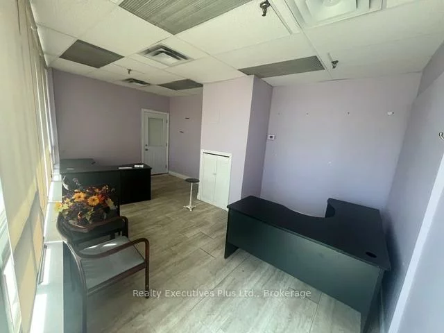1428, Speers, 1014 - QE Queen Elizabeth, Oakville