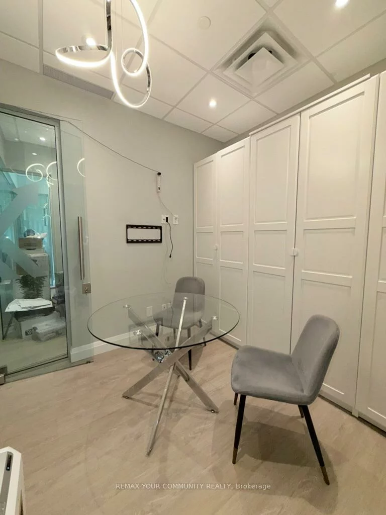 3465, Rebecca, 1014 - QE Queen Elizabeth, Oakville