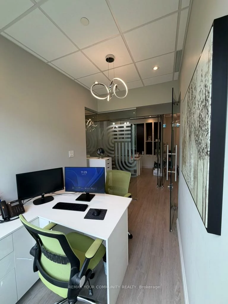 3465, Rebecca, 1014 - QE Queen Elizabeth, Oakville