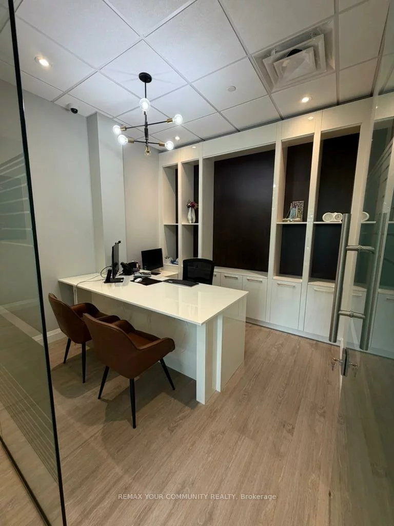 3465, Rebecca, 1014 - QE Queen Elizabeth, Oakville
