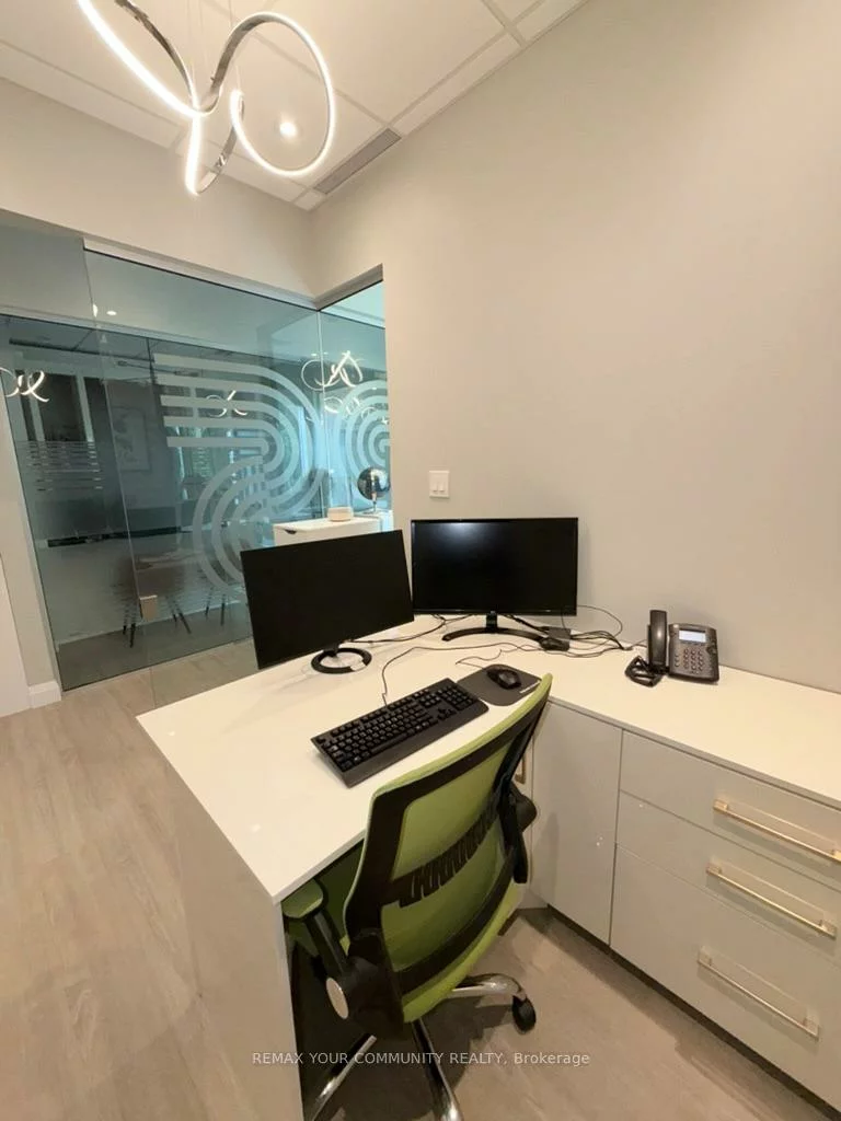 3465, Rebecca, 1014 - QE Queen Elizabeth, Oakville