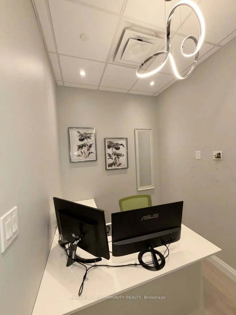 3465, Rebecca, 1014 - QE Queen Elizabeth, Oakville