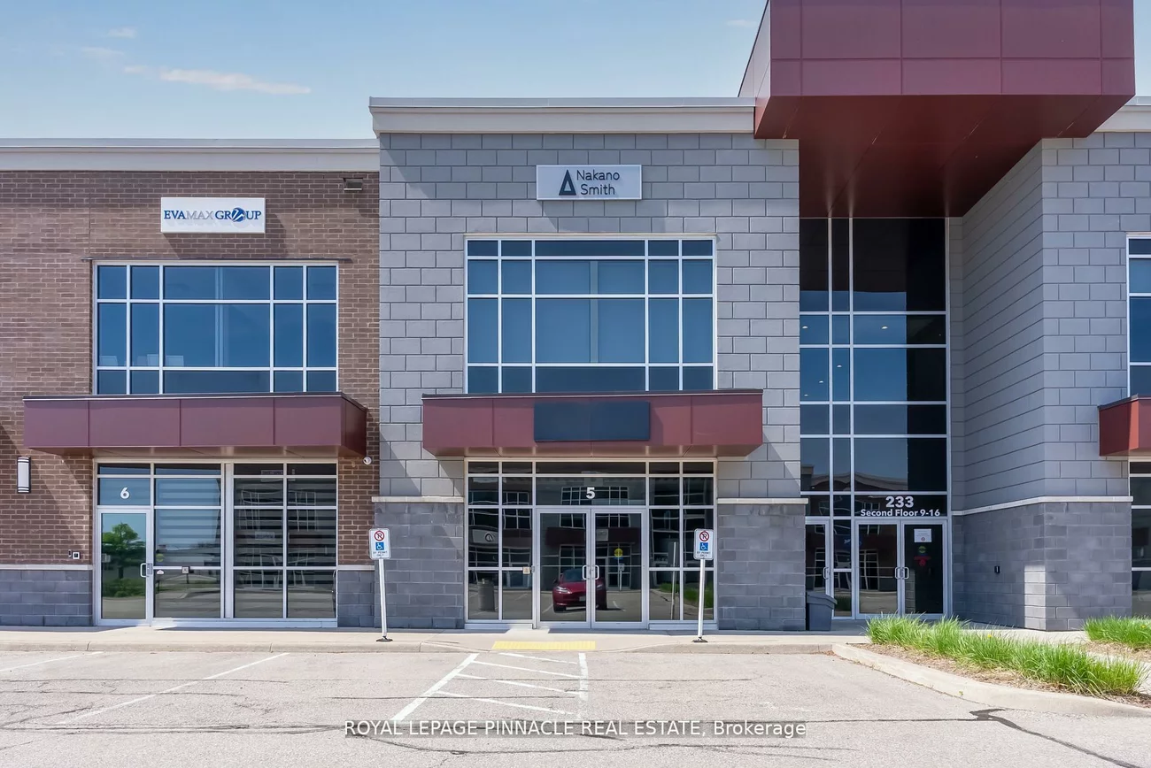 233, Speers, 1014 - QE Queen Elizabeth, Oakville