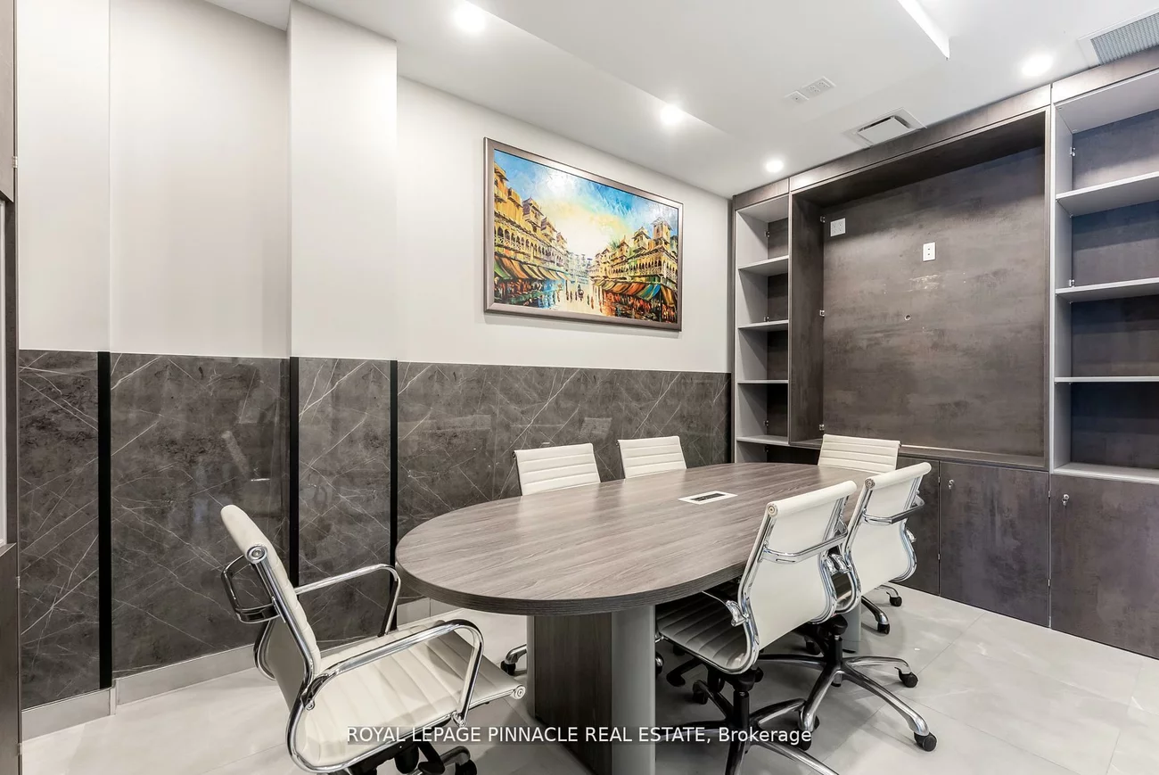 233, Speers, 1014 - QE Queen Elizabeth, Oakville