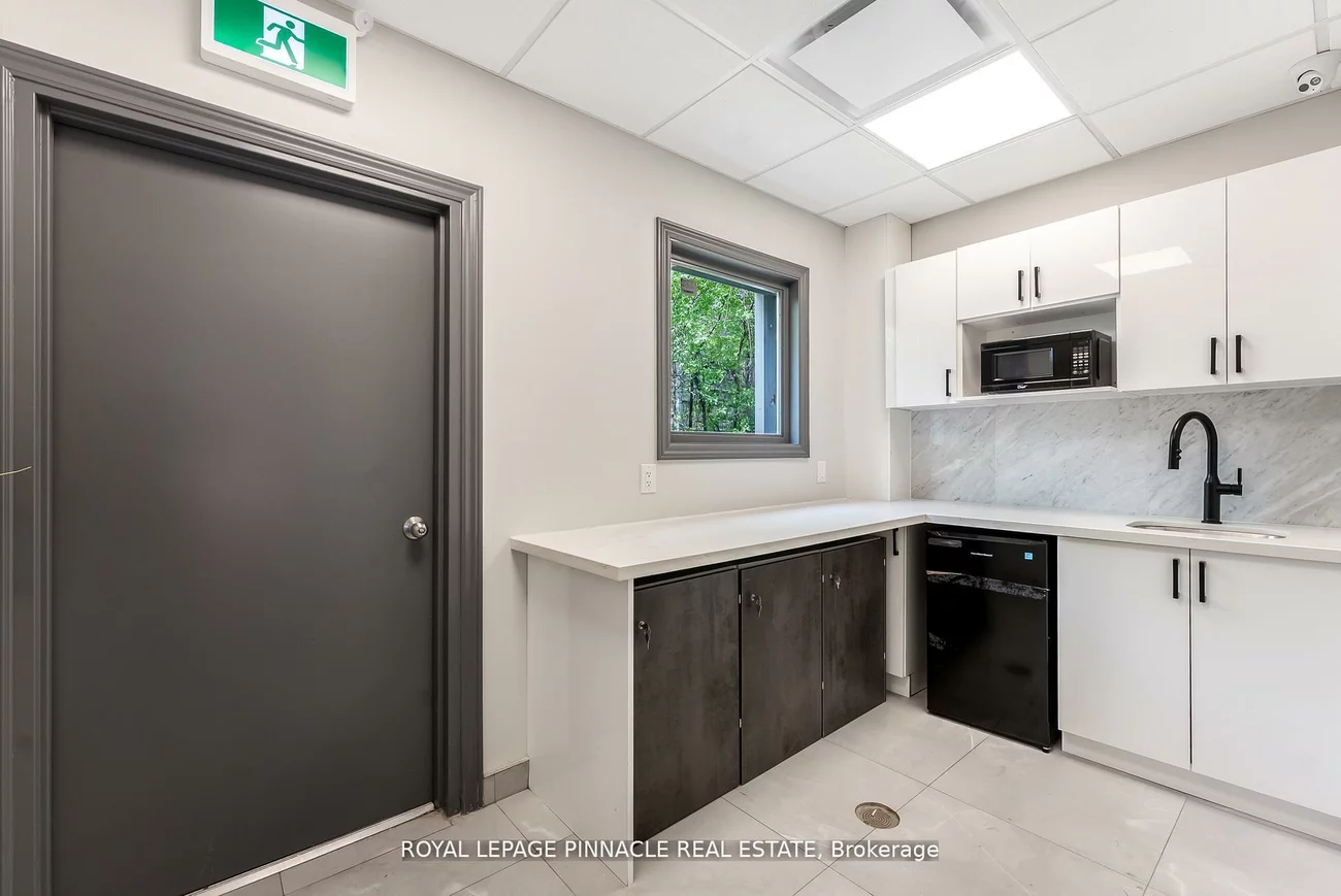 233, Speers, 1014 - QE Queen Elizabeth, Oakville