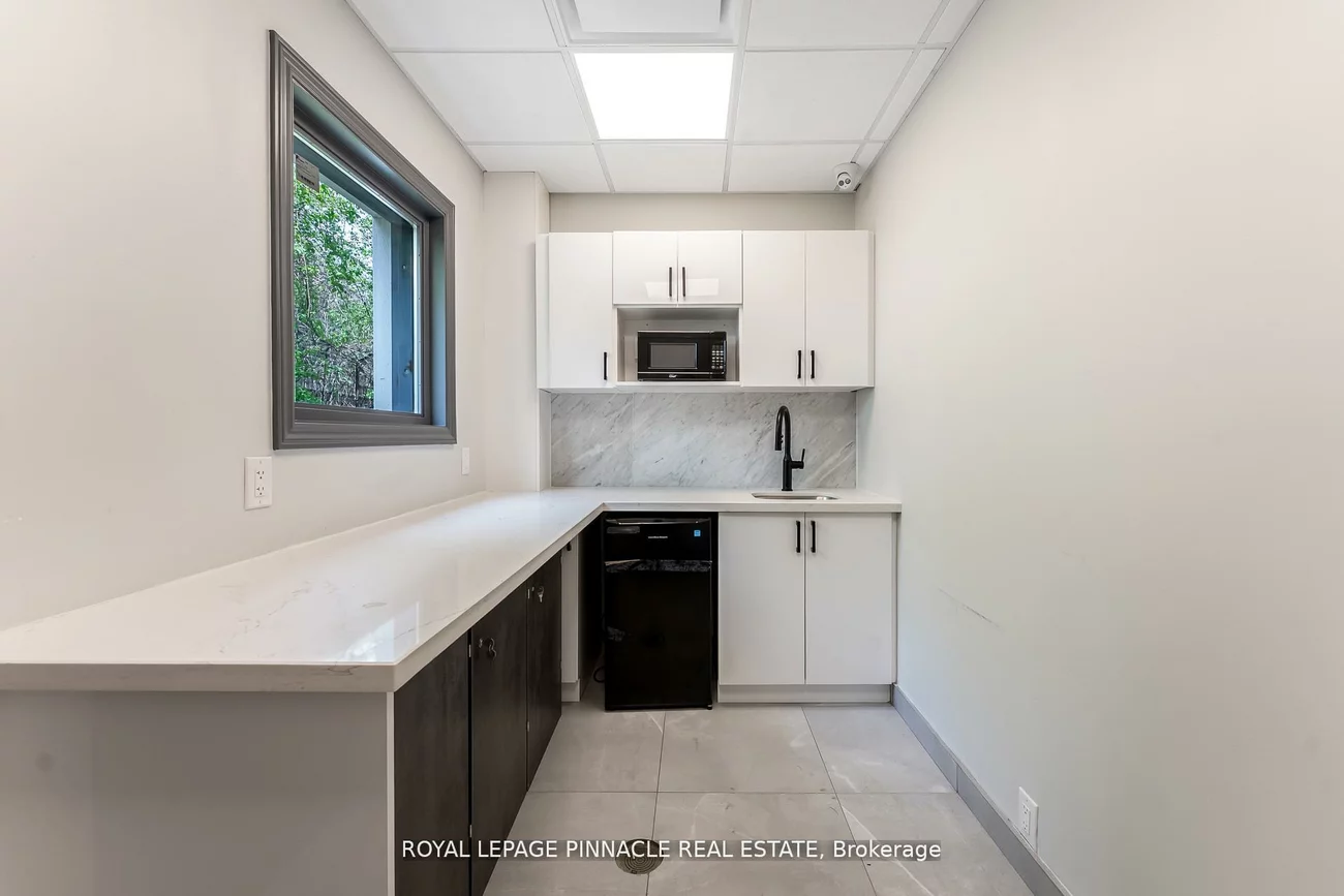 233, Speers, 1014 - QE Queen Elizabeth, Oakville