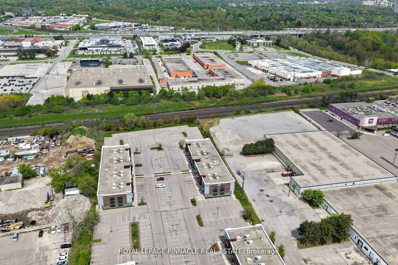 233, Speers, 1014 - QE Queen Elizabeth, Oakville