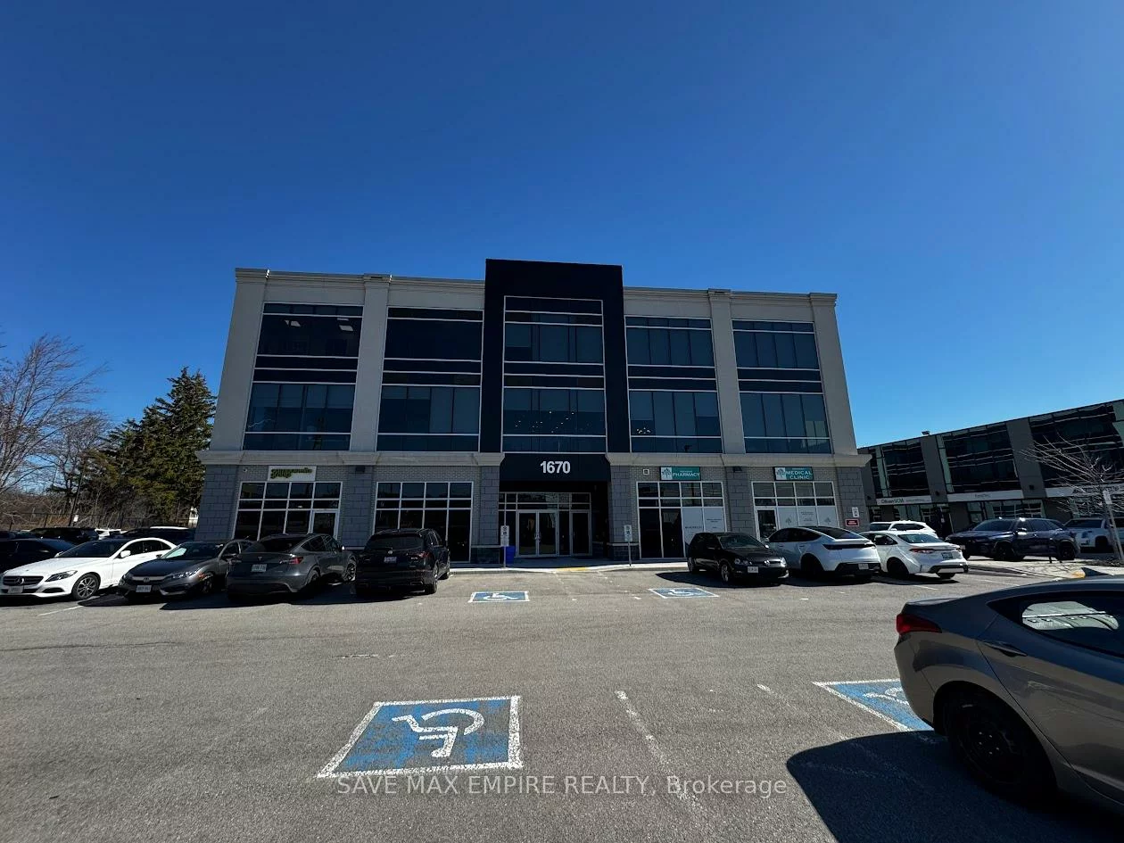 1670, North Service, 1014 - QE Queen Elizabeth, Oakville