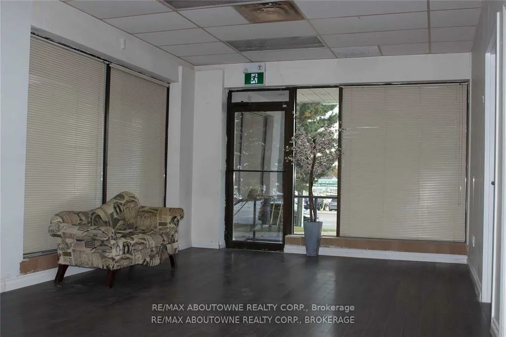207, Cross, 1014 - QE Queen Elizabeth, Oakville