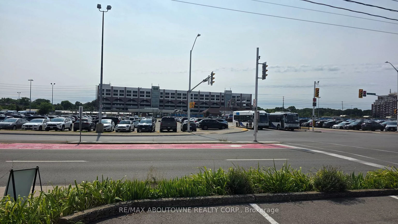 207, Cross, 1014 - QE Queen Elizabeth, Oakville