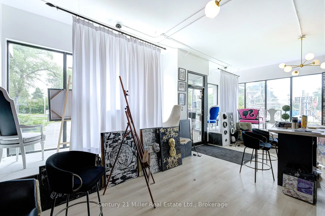 242, Kerr, 1002 - CO Central, Oakville