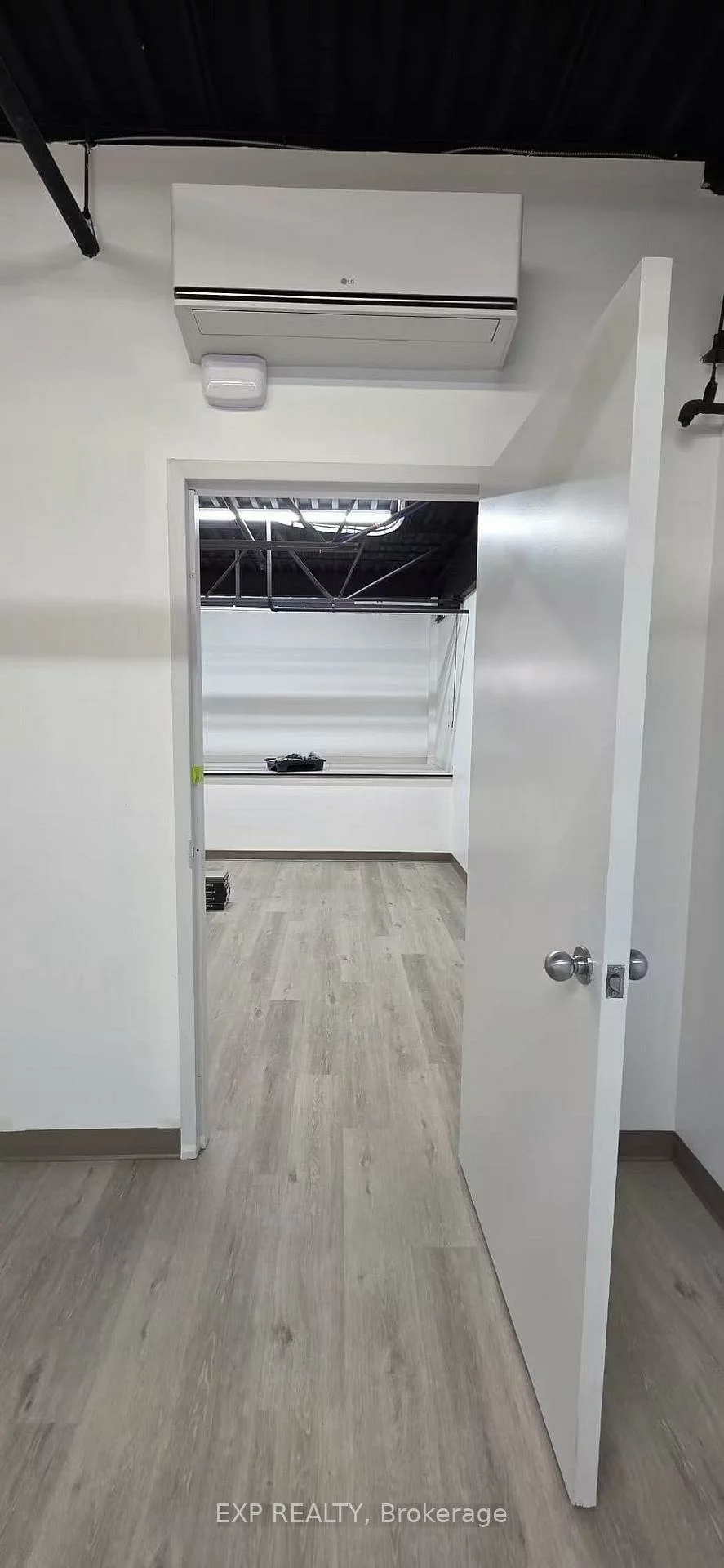 1131, Invicta, 1014 - QE Queen Elizabeth, Oakville