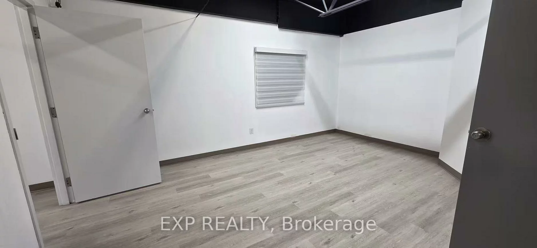 1131, Invicta, 1014 - QE Queen Elizabeth, Oakville