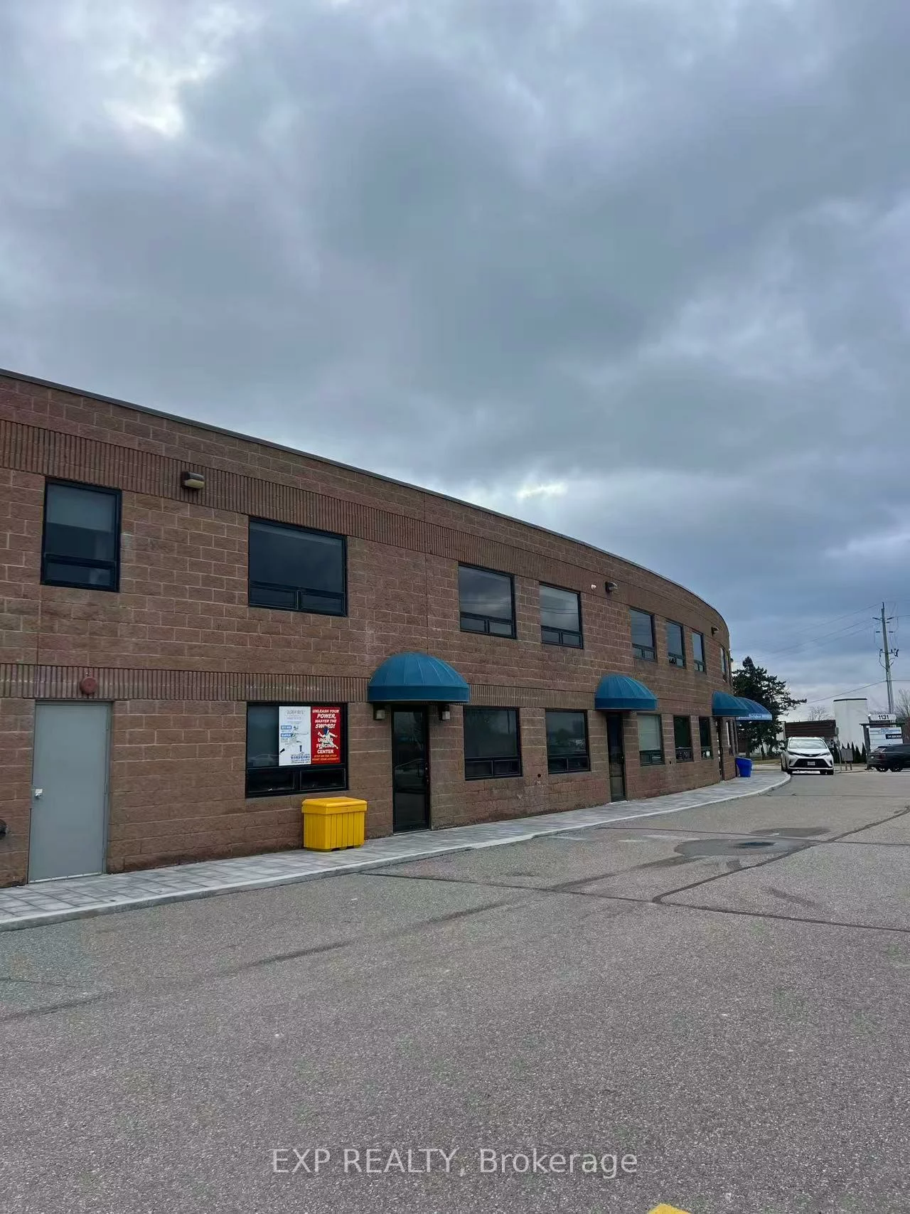 1131, Invicta, 1014 - QE Queen Elizabeth, Oakville