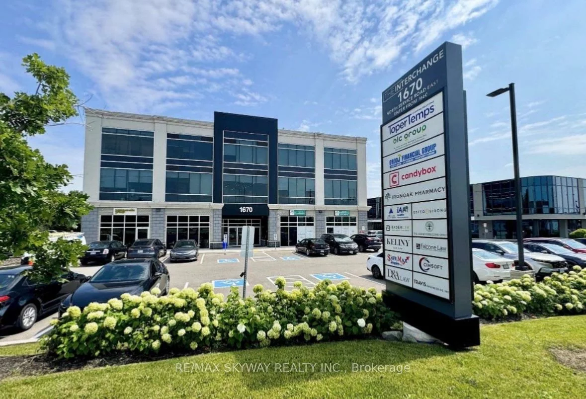 1670, North Service, 1014 - QE Queen Elizabeth, Oakville