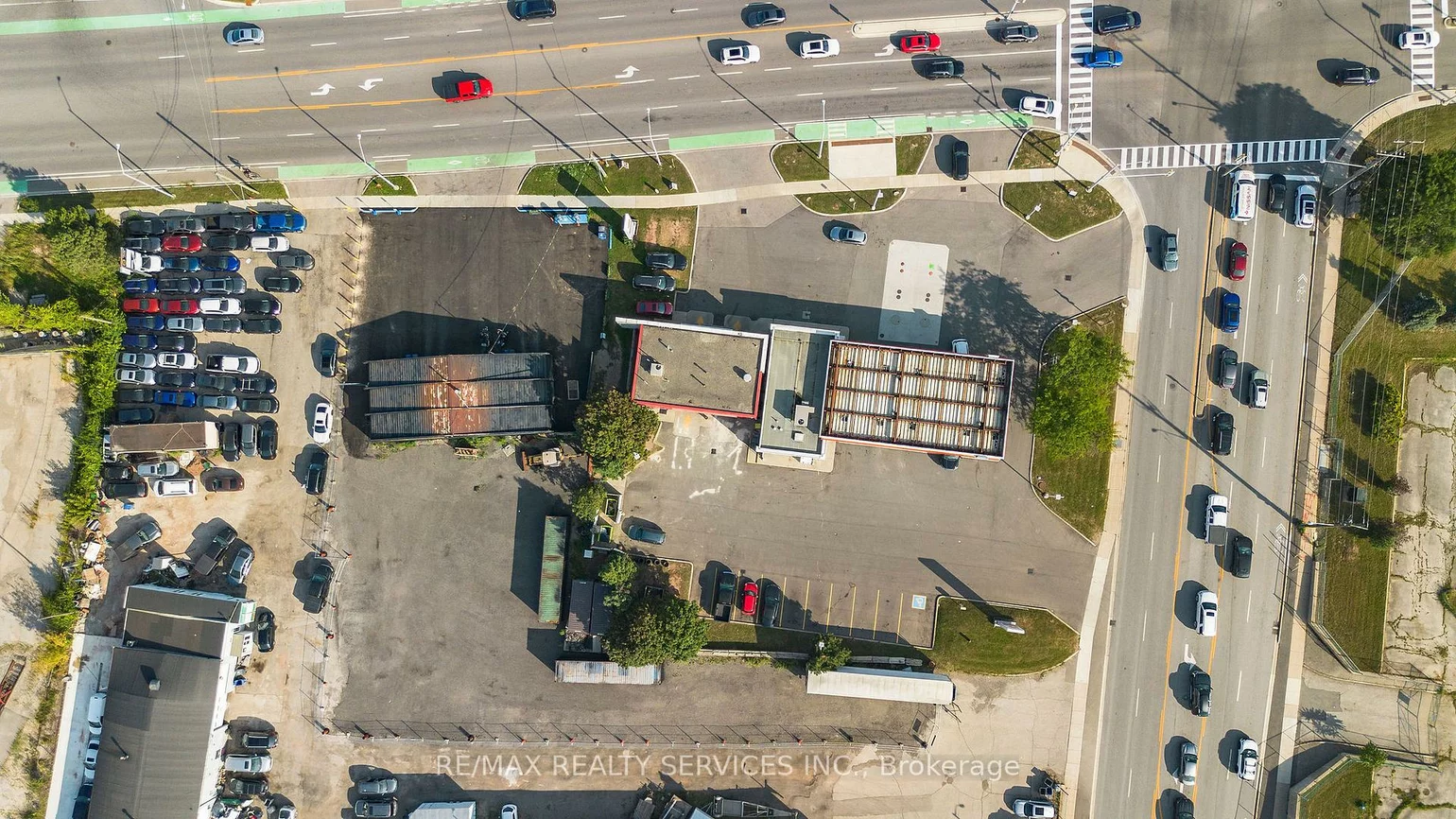 1507, Speers, 1014 - QE Queen Elizabeth, Oakville