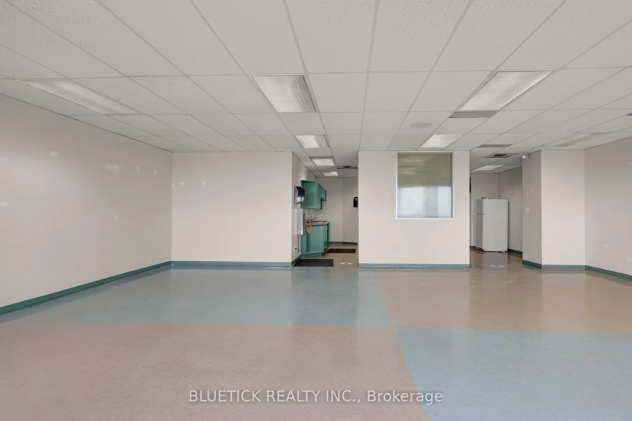 690, Dorval, 1014 - QE Queen Elizabeth, Oakville