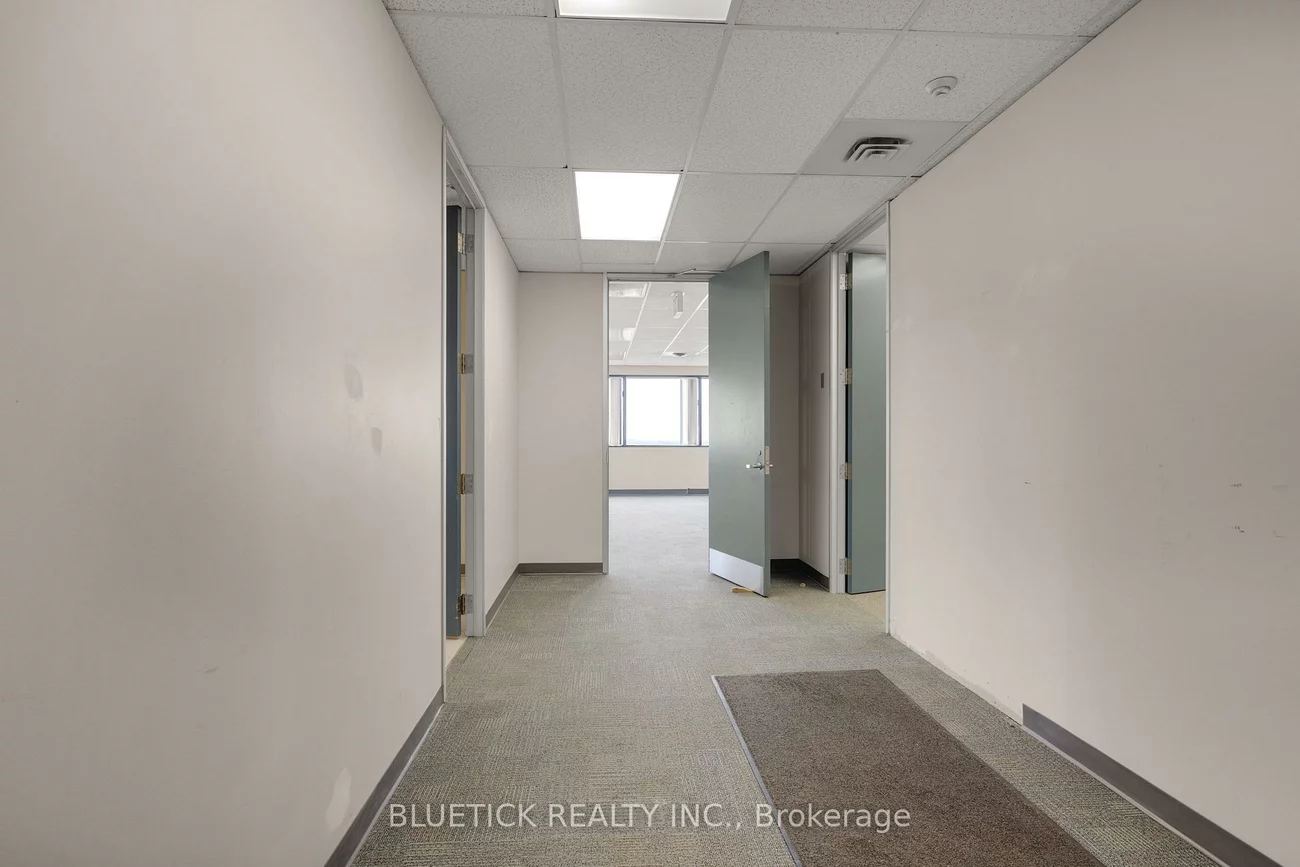 690, Dorval, 1014 - QE Queen Elizabeth, Oakville