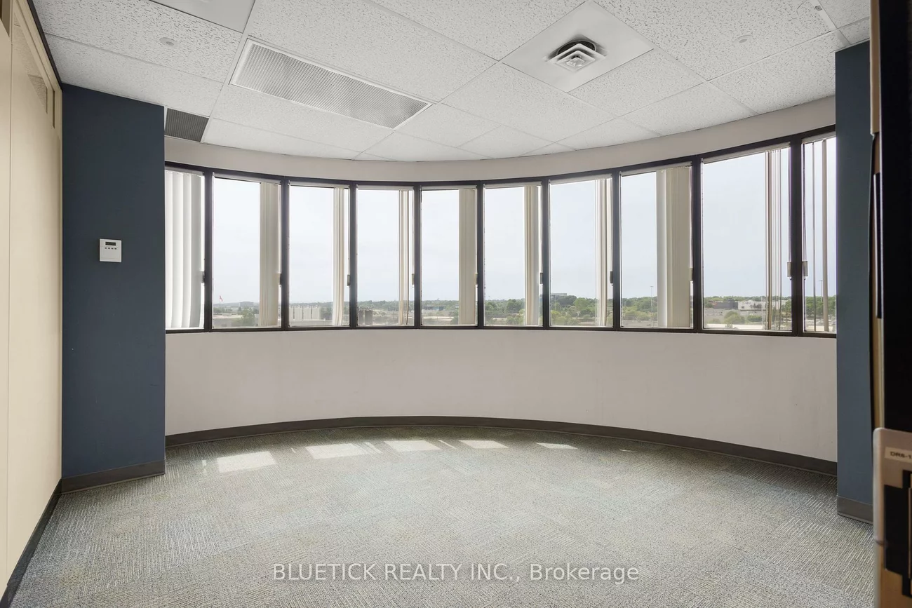690, Dorval, 1014 - QE Queen Elizabeth, Oakville