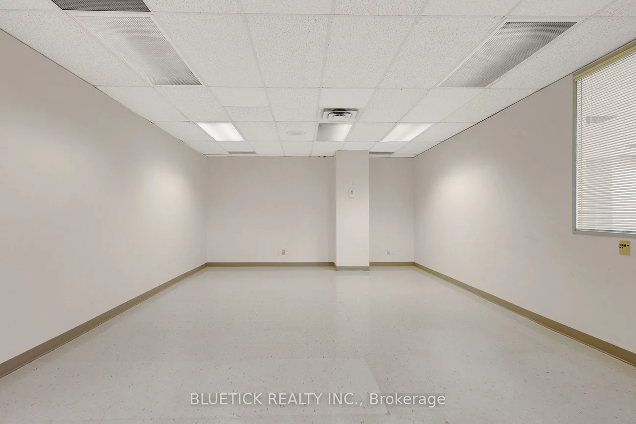 690, Dorval, 1014 - QE Queen Elizabeth, Oakville