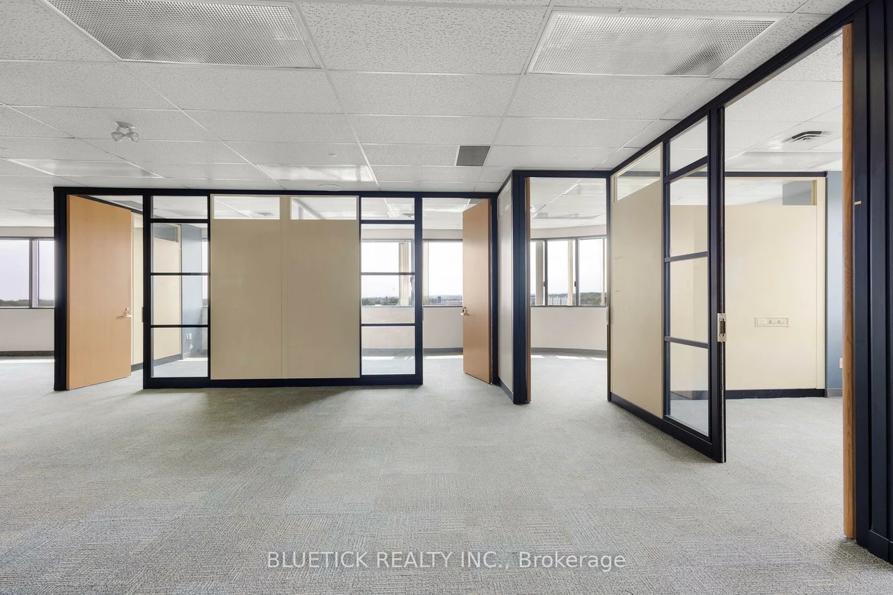 690, Dorval, 1014 - QE Queen Elizabeth, Oakville