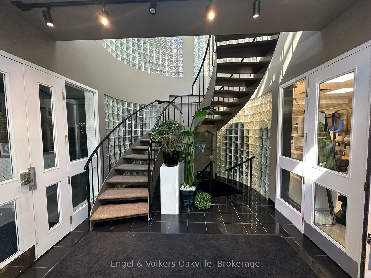 146, Lakeshore, 1013 - OO Old Oakville, Oakville