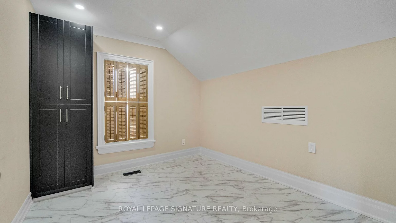 140, Trafalgar, 1008 - GO Glenorchy, Oakville