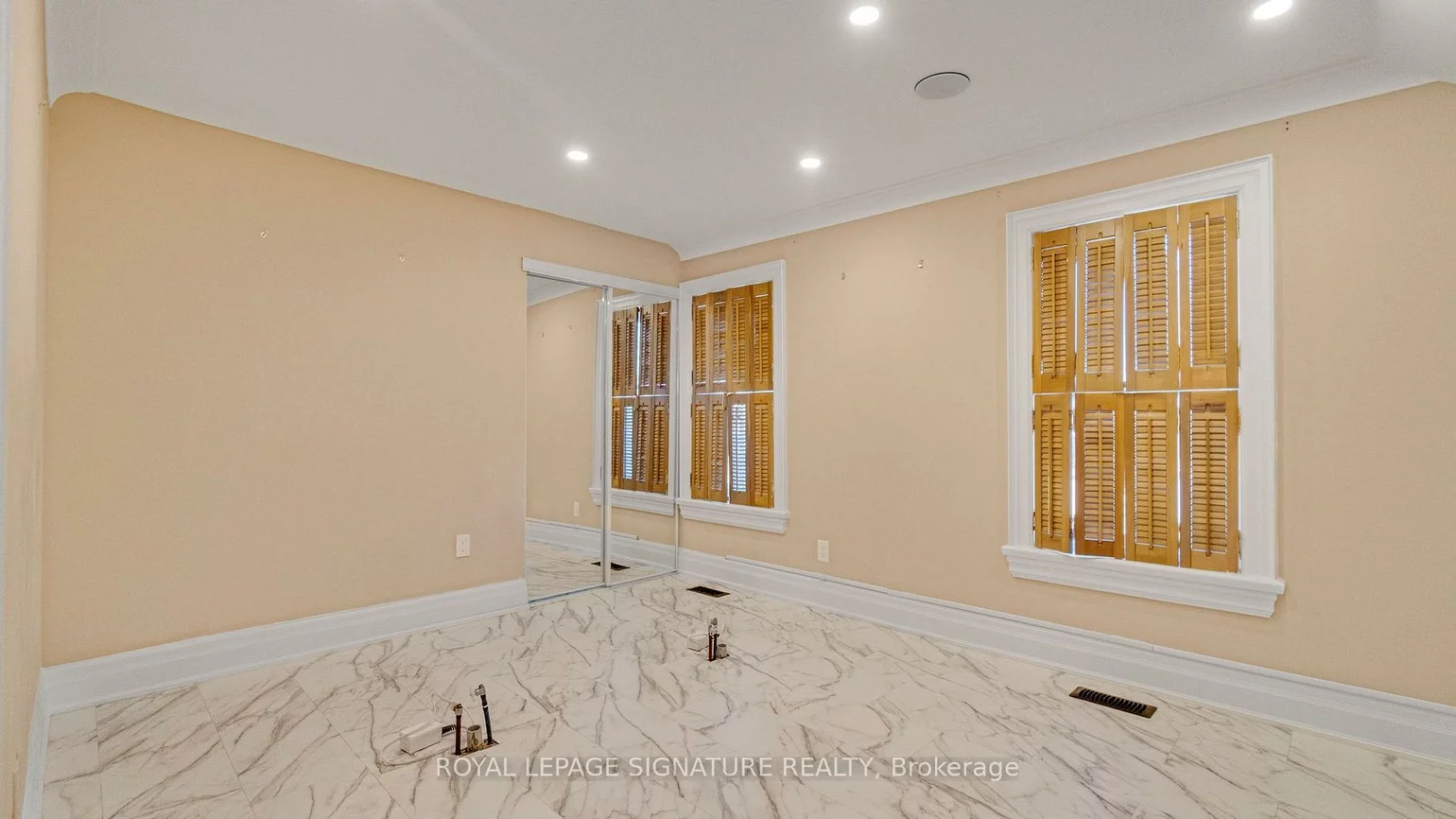 140, Trafalgar, 1008 - GO Glenorchy, Oakville