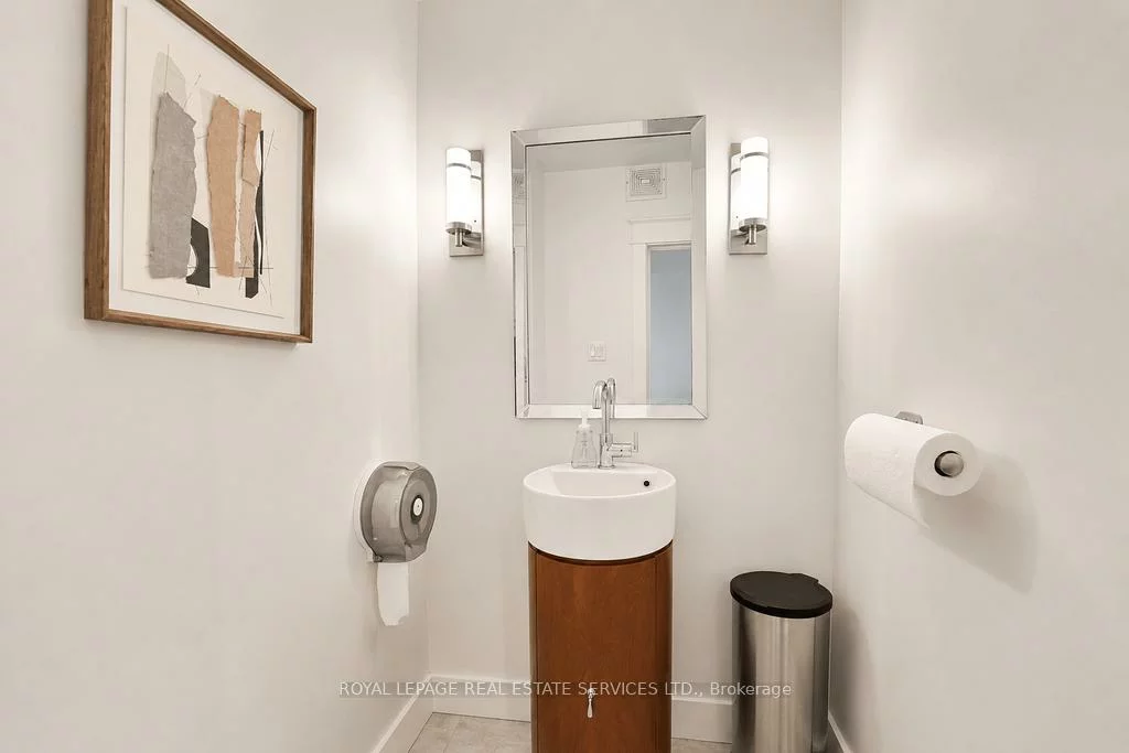 34, Rebecca, 1002 - CO Central, Oakville