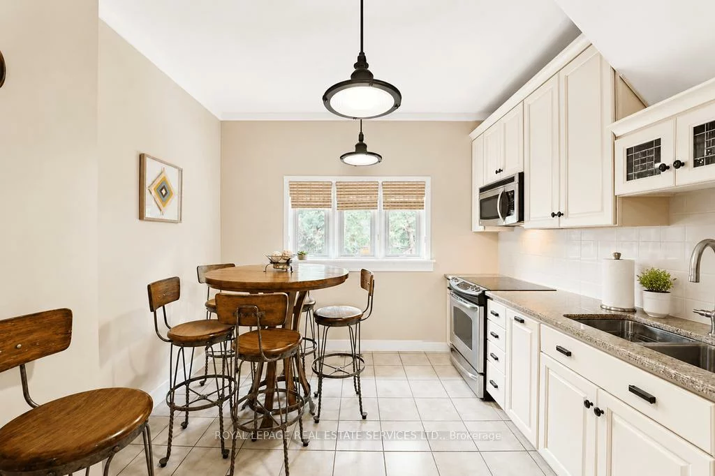 34, Rebecca, 1002 - CO Central, Oakville