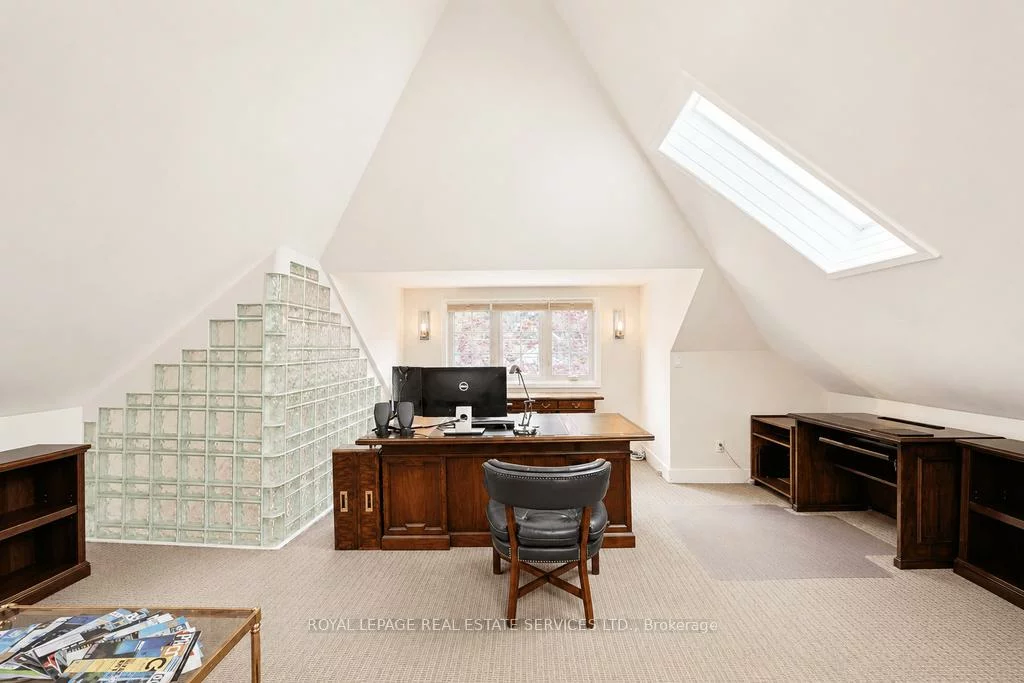 34, Rebecca, 1002 - CO Central, Oakville
