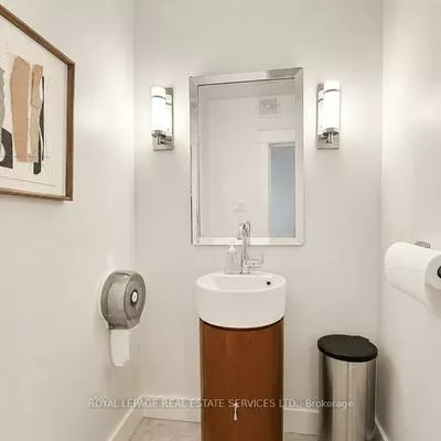 34, Rebecca, 1002 - CO Central, Oakville