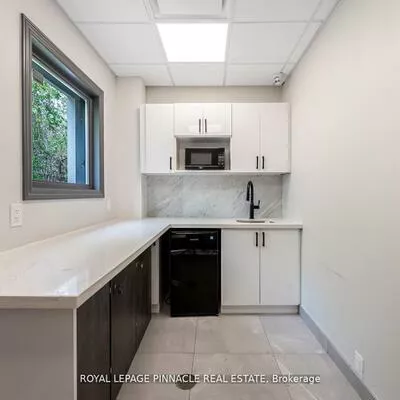 233, Speers, 1014 - QE Queen Elizabeth, Oakville