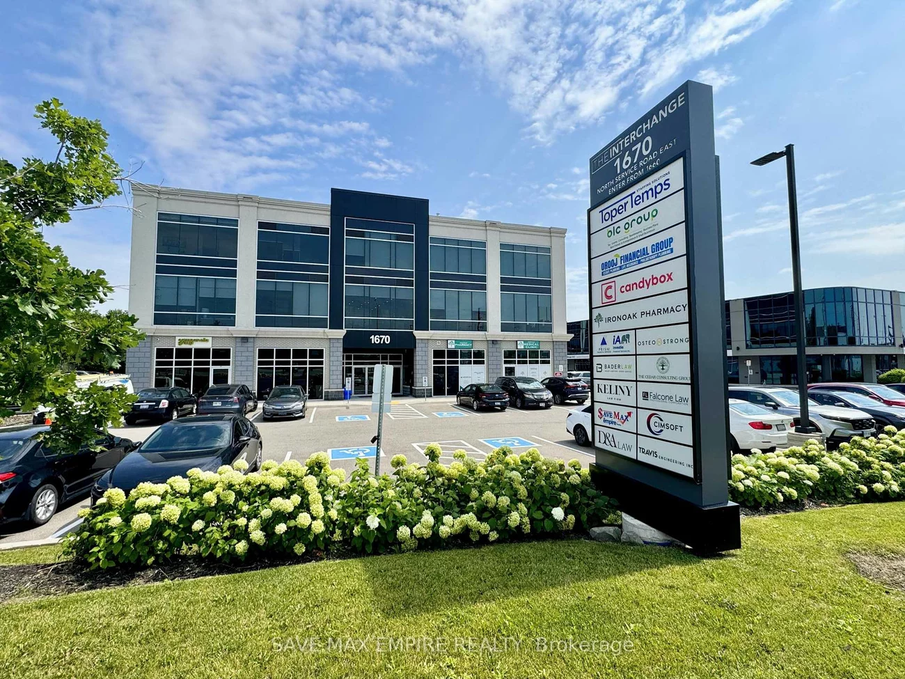 1670, North Service, 1014 - QE Queen Elizabeth, Oakville