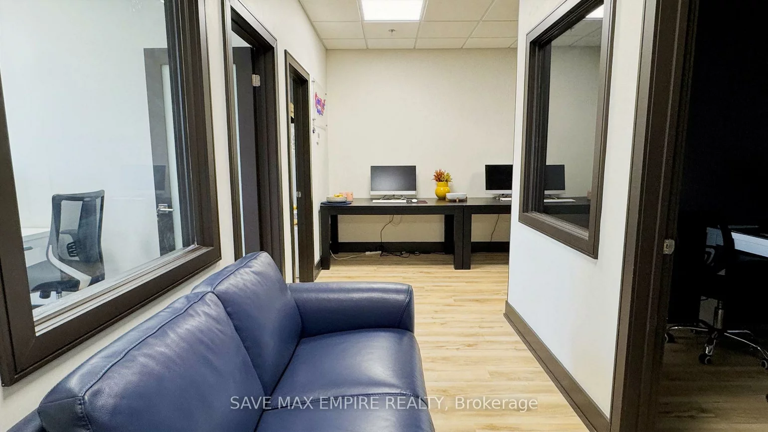 1670, North Service, 1014 - QE Queen Elizabeth, Oakville