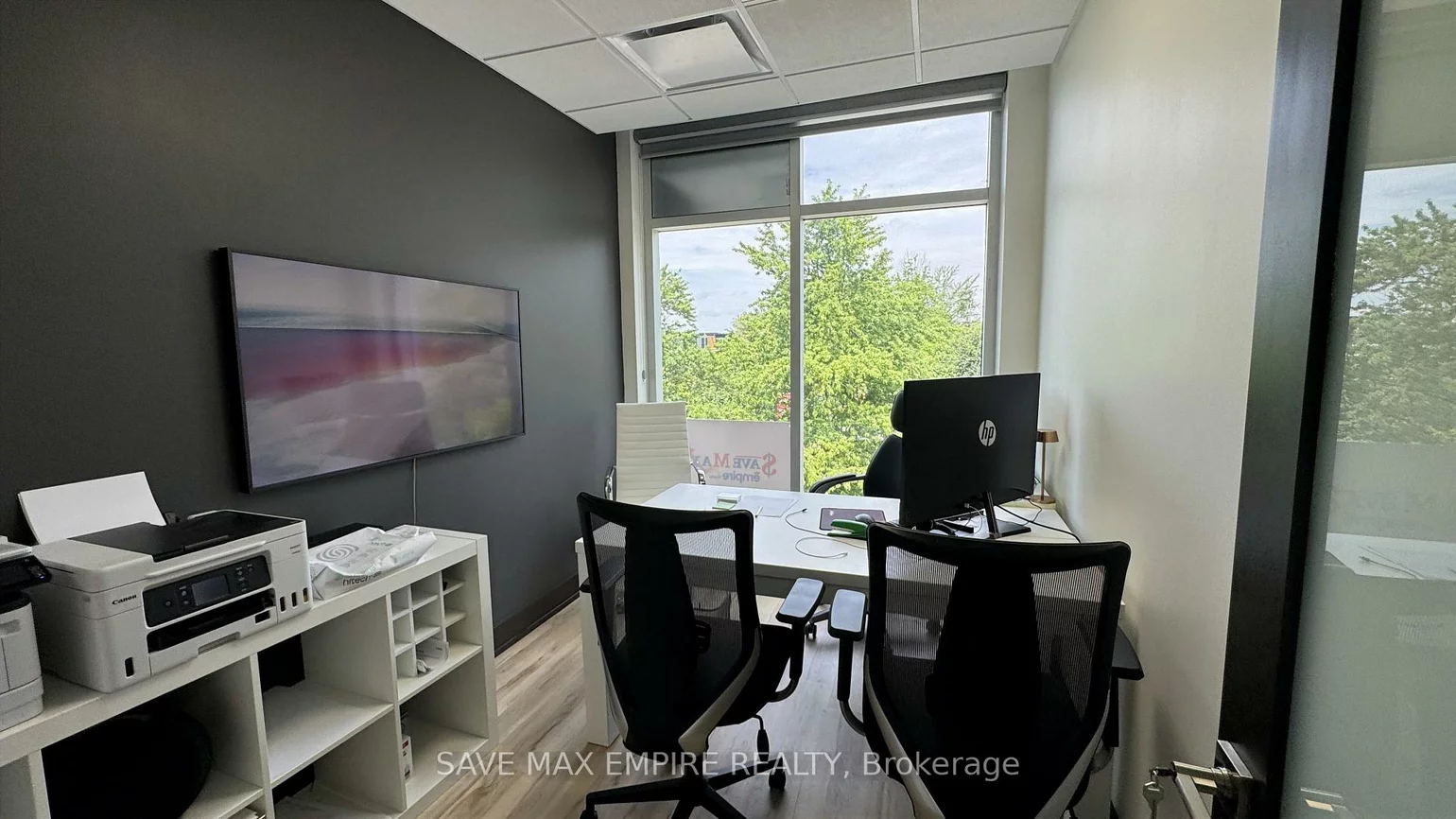 1670, North Service, 1014 - QE Queen Elizabeth, Oakville