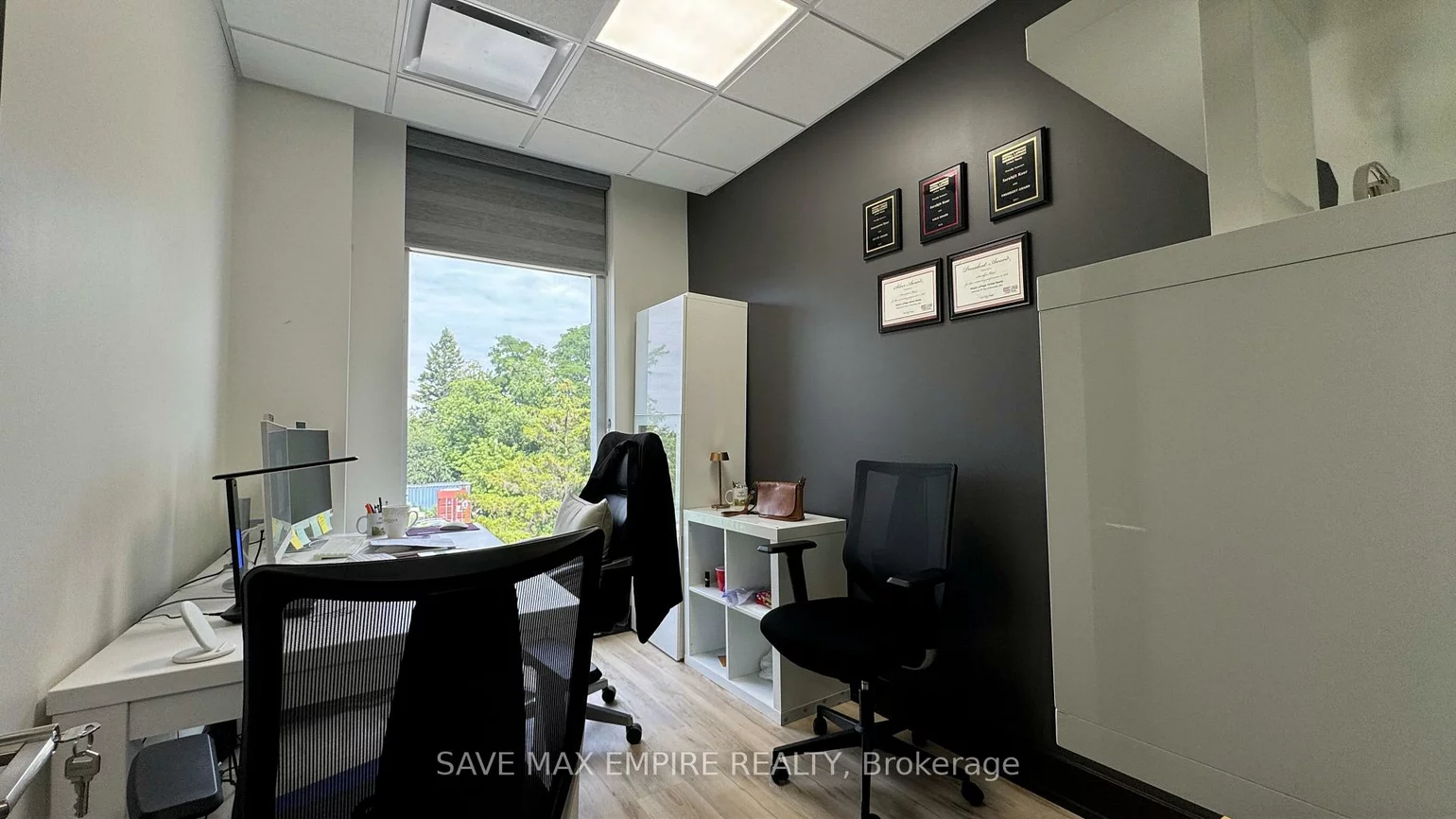 1670, North Service, 1014 - QE Queen Elizabeth, Oakville